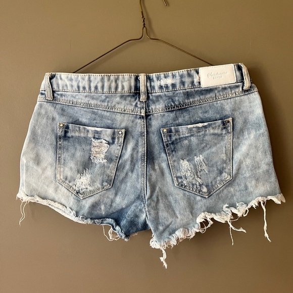 ✨2/$15✨ Stradivarius Distressed Jean Shorts with Lace Detailing - Picture 5 of 5